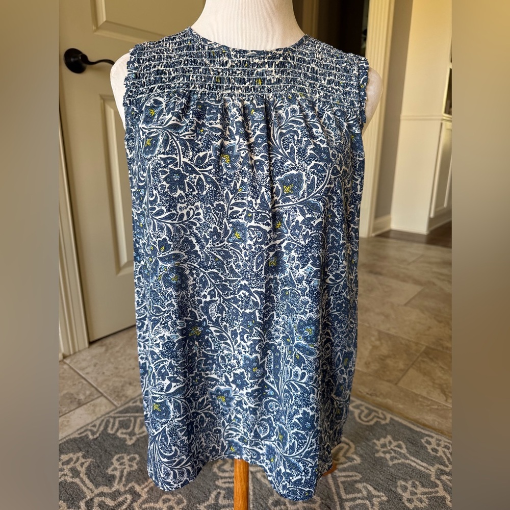 Super Cute XS Gap smocked top